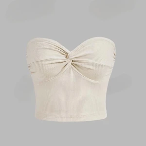 Beige Topp - Helt ny topp från Shein aldrig använd i storlek S