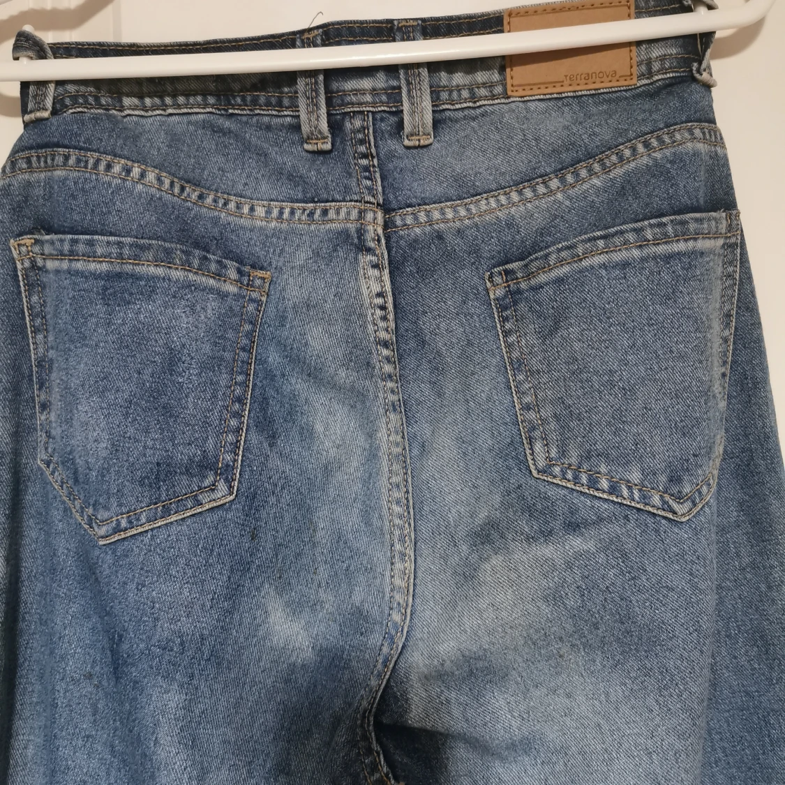 Blå slitna jeans från Terranova - 92