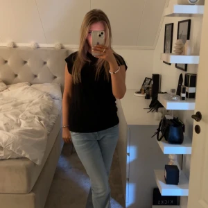 tshirt  - säljer denna tshirt från bikbok 