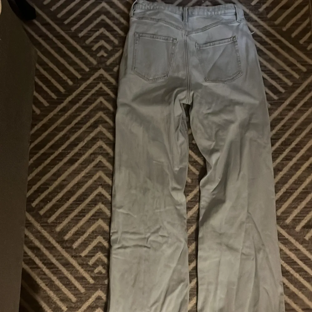 Ett par H&M jeans som är i fint skick. Har  använts max 3 gånger. Dom har inga fläckar eller något annat liknande . Jeans & Byxor.