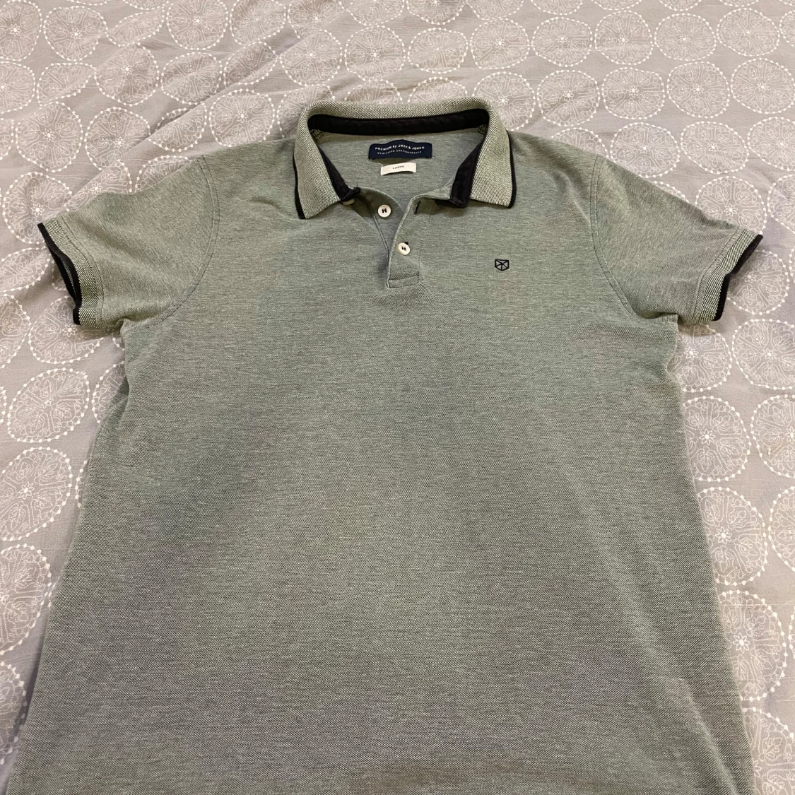 Grå pikétröja från Jack & Jones