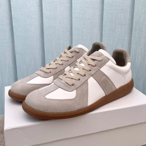 Maison Margiela Gats - Säljer nu dessa helt nya Maison Margela gats 🔥 (0ps inte orgi Nal | dustbag ingår ej) i storlek 43 💯Vid lilla minsta fundering tveka inte att fråga! (Pris kan diskuteras vid snabb affär)