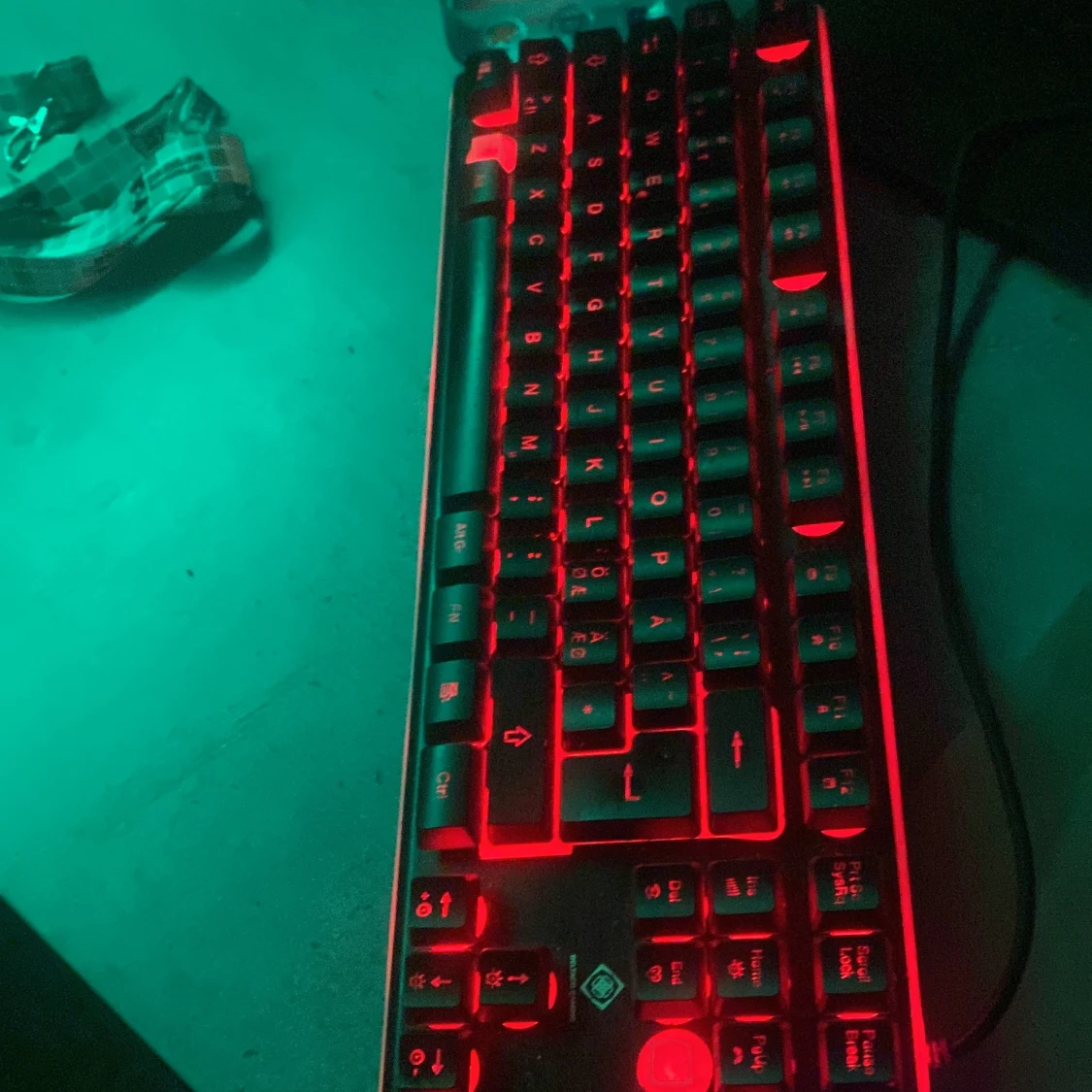 Säljer kibord gaming - 90