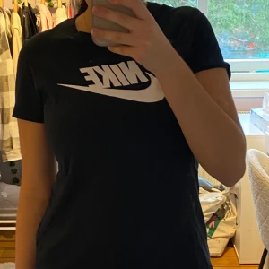Träningströja  - Vanlig Nike tröja som har blivit för liten.