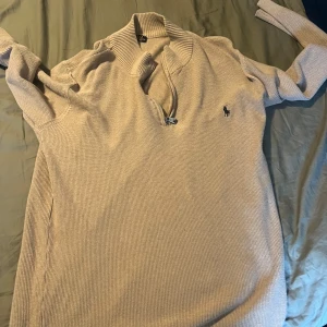 Ralph lauren tröja - Märkes tröja med krage  10/10 skick  Pris kan diskuteras