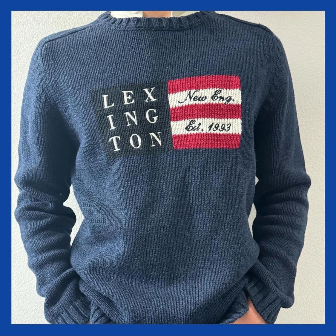 Mörkblå stickad tröja från Lexington