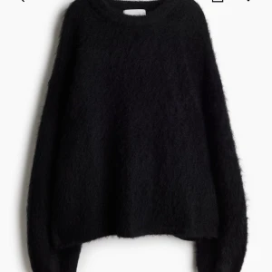 Stickad tröja i mohair// hm premium selektion - Använd ett par gånger, som ny!  Storlek M 