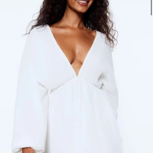 Klänning Lojsanxnakd  - Helt oanvänd klänning från NAKDx Lojsan Wallin