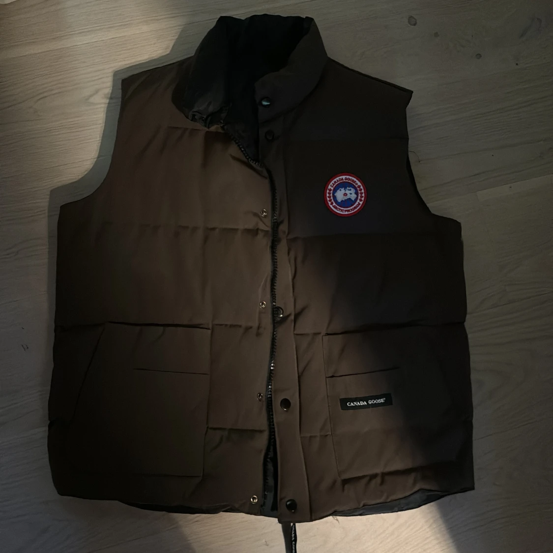 Brun dunväst från Canada Goose