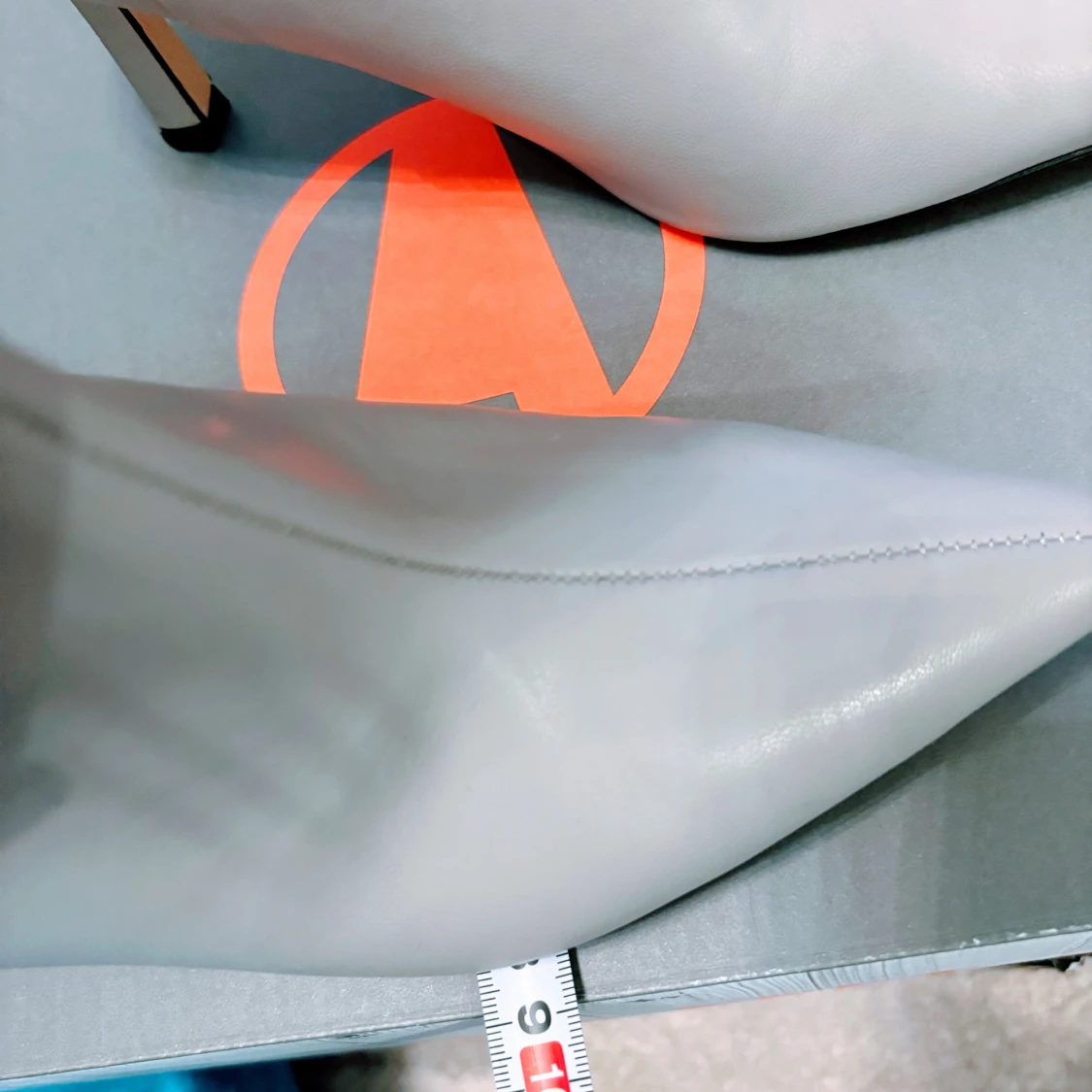 Grå stövletter med spetsig tå - 93