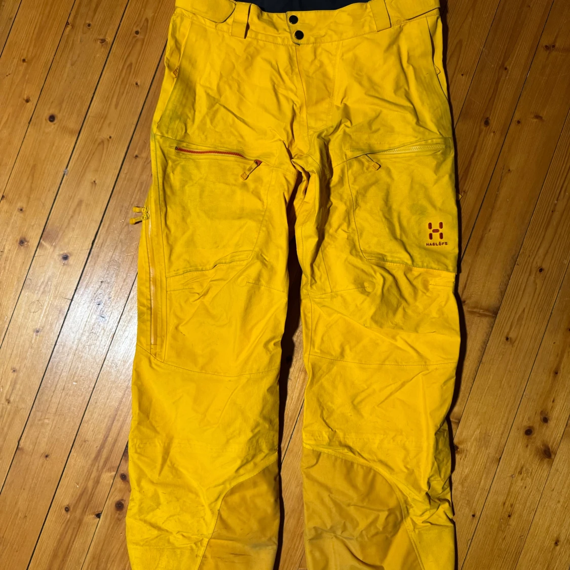 Gula GoreTex-byxor från Haglöfs