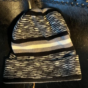 Missoni mössa - Missoni mössa köpt i Köpenhamn någon måndag sen! Använd en gång💝