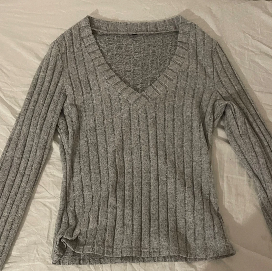 Grå ribbad tröja - 92