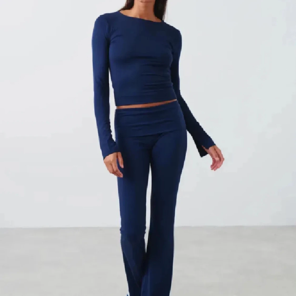 Mörkblå offshoulder topp - 90