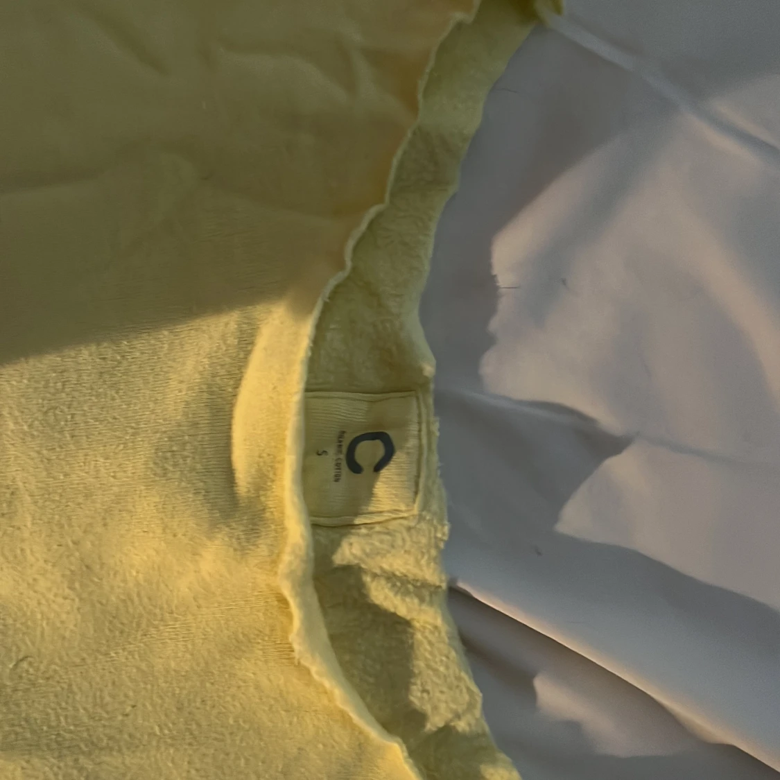 Gul t-shirt med kort ärm - 91