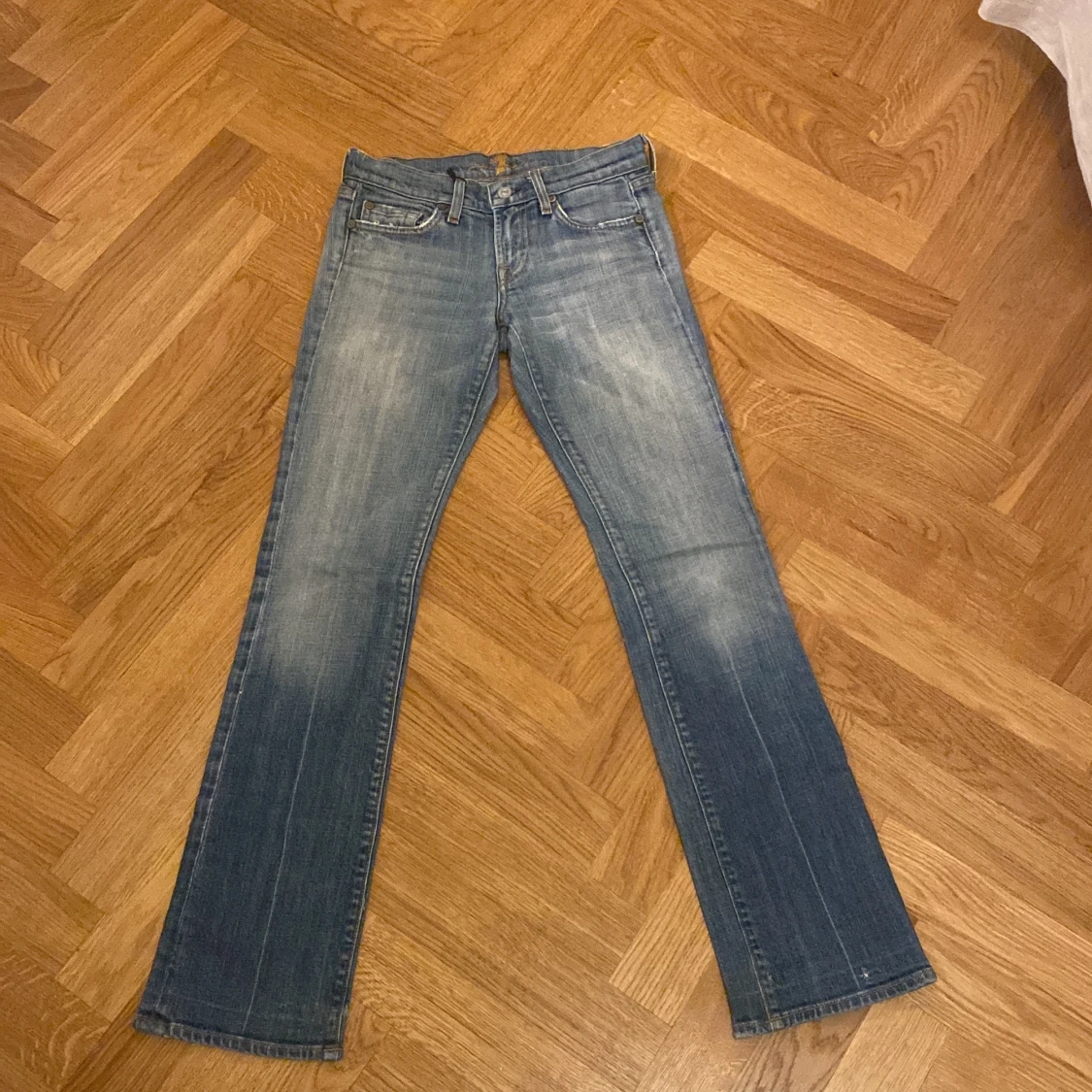 Lowrise Bootcut jeans från 7 for all mankind! - 91