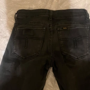 Lågmidjade jeans - Super fina och bara använda 4-5 ggr. Storlek 27/32 (dem är ganska stretchiga) 