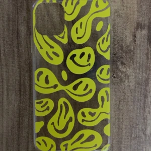 Mobilskal med gult mönster för IPhone 11 - Snyggt mobilskal med ett unikt gult mönster som ger din telefon en cool look. Perfekt för att skydda din mobil samtidigt som du uttrycker din stil.