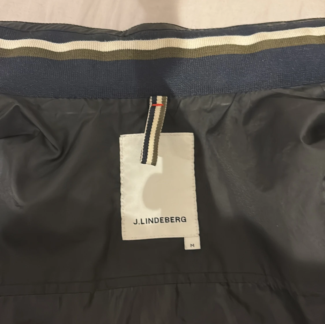 Svart vindjacka från J.Lindeberg - 91