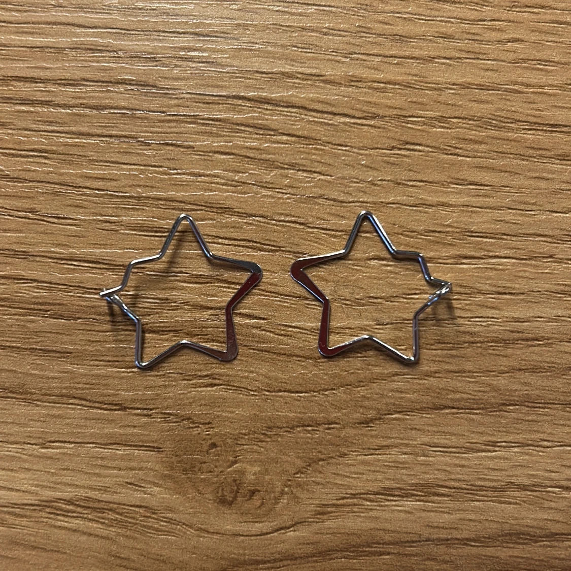 Stjärnformade örhängen i silver