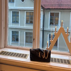 Ysl väska  - Jättefin ysl väska ( finns inget kvitto) 