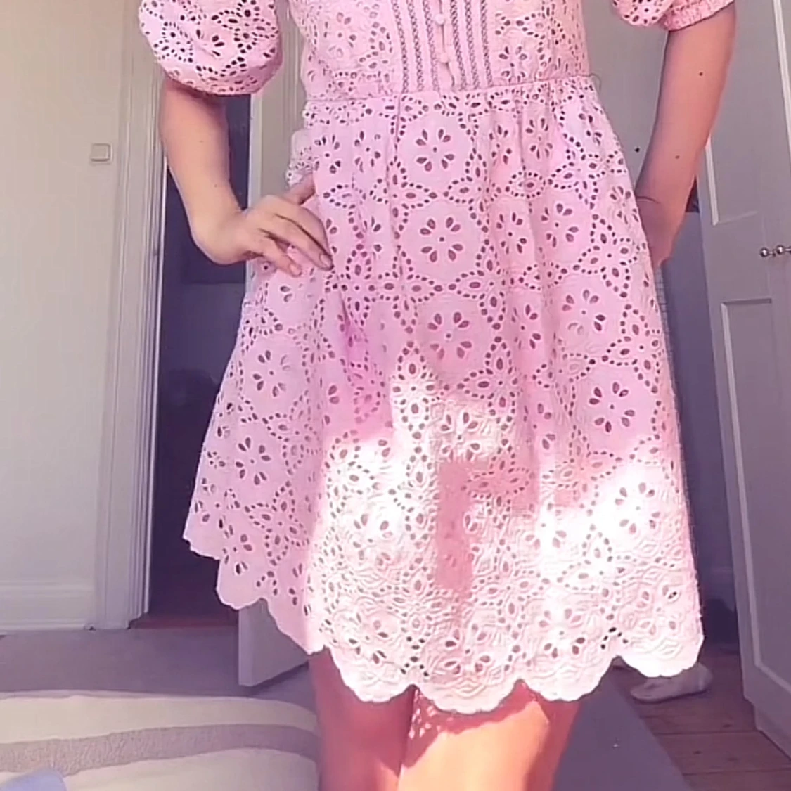 Rosa spetsklänning - 90