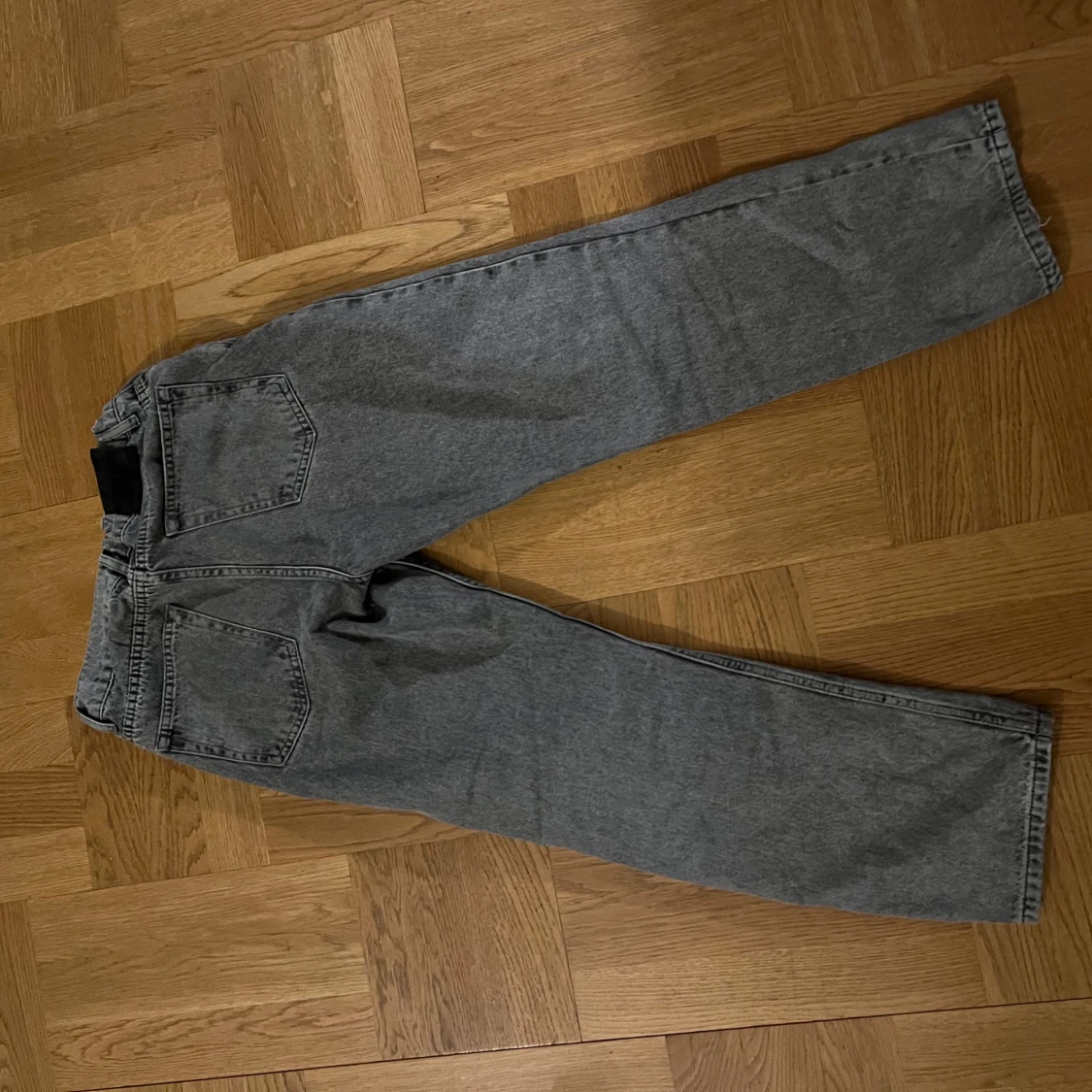 Grå jeansbyxor - 90