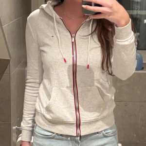 Kofta  - Super bekväm kofta knappast använd helt utan defekter! XS men passar som S!💞