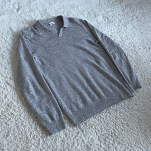 John Henric kashmirtröja - fint skick | lite små nopprig | varm och skön till vintern ❄️ | pris kan diskuteras vid snabb affär 