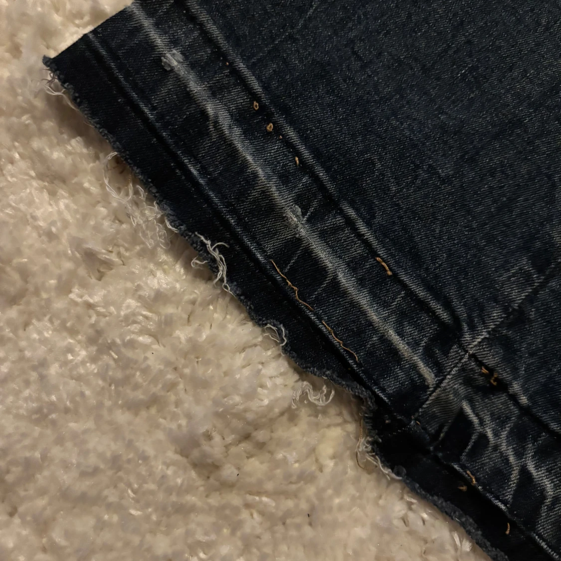 Blå jeans med slitningar - 92