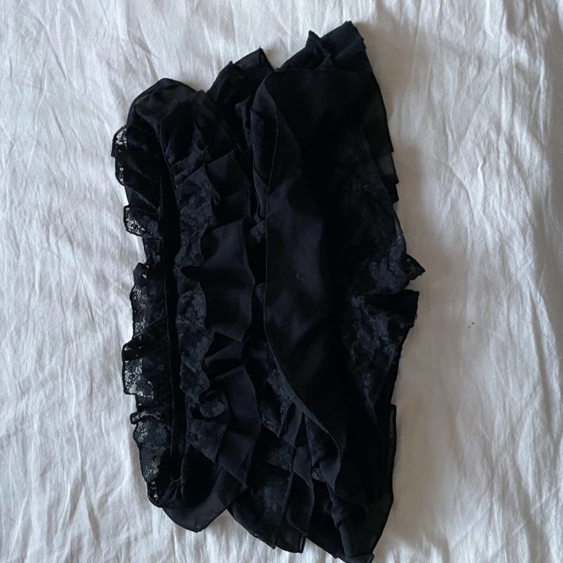 Svarta volangshorts - 92