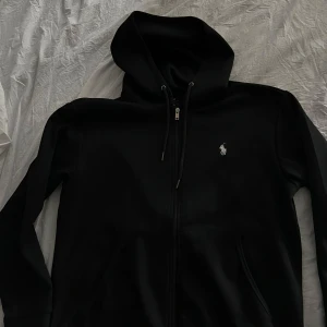 POLO RALPH LAUREN ZIP-TRÖJA - Priset kan diskuteras 