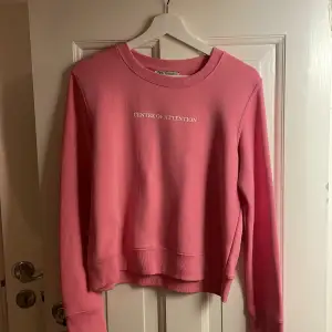 Rosa sweatshirt från Zara som endast är använd en gång. Storlek S