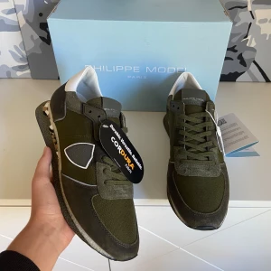 Philippe model  - Säljer dessa HELT SPRILLANS NYA Philippe model skorna! Nypris 3500kr. Dessa är de fetaste skorna nu till vintern! Hör av er vid funderaringar.