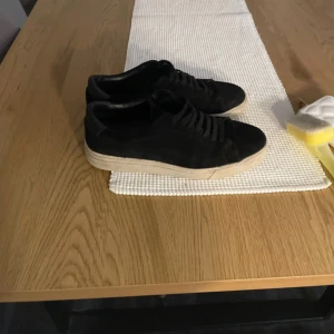 Vagabond liknande sneakers - Tjena tjena, säljer nu dessa fina nästan nya vagabonds(liknande) köpte dessa för 1300kr men säljer de för 250