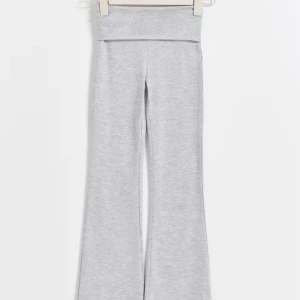 Yoga pants!  - Säljer dessa yoga pants då jag har två st. Orginalpriset är 200kr ! Använd typ 5 gånger så kommer Sälja det för 125 KR. 