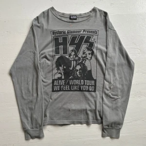 hysteric glamour ls  - skitfet grå långarmad tröja från hysteric glamour. sitter som en m/l. kom privat vid frågor osv.