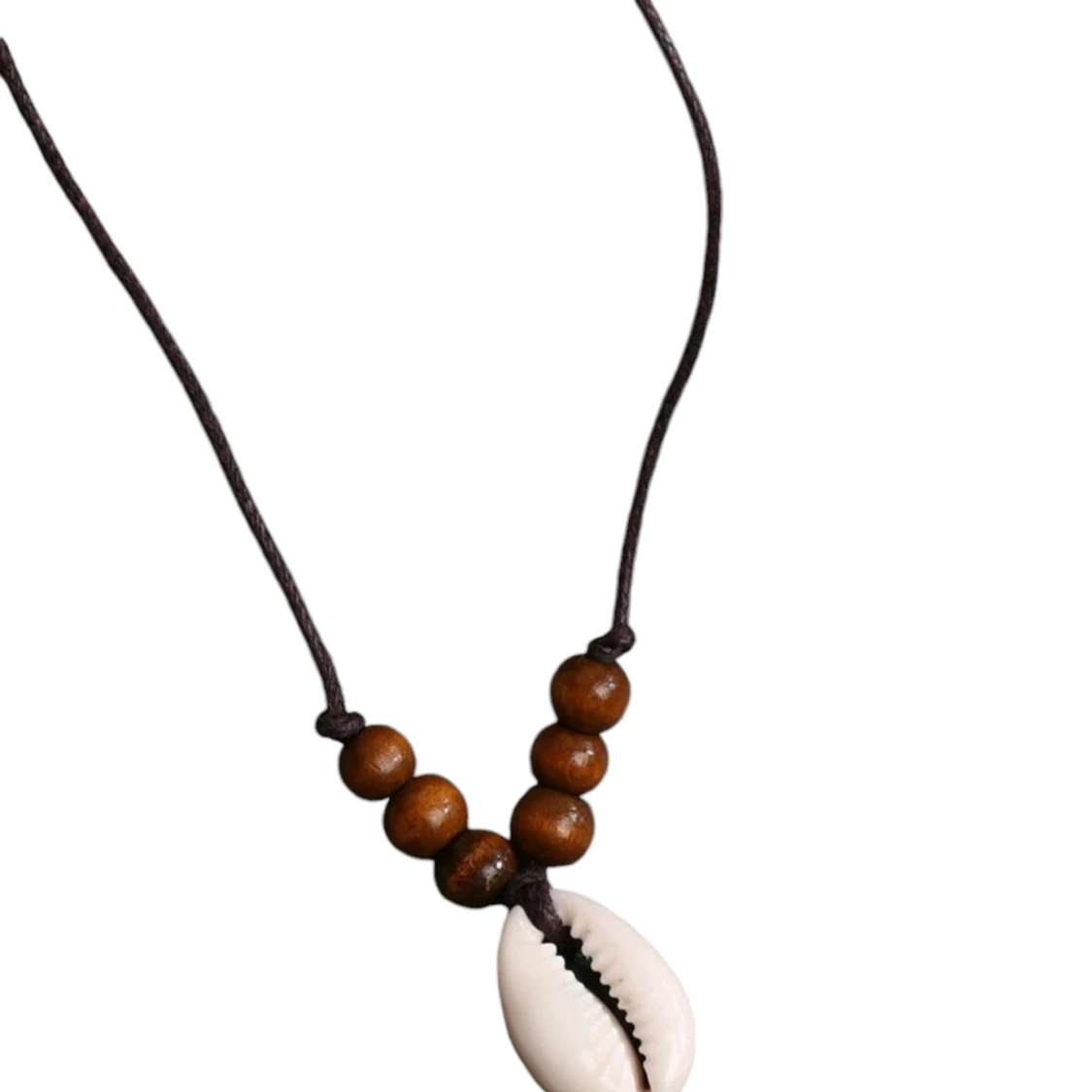 Halsband med snäcka och träpärlor