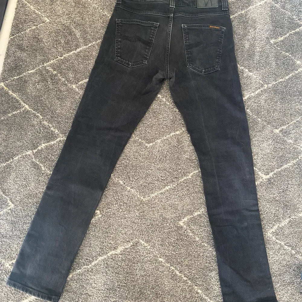 Tja! Säljer dessa feta Nudie jeans. Modellen är Lean Dean. Bra skick  8.5/10. Slim passform. Storleken är 31/32. Riktigt skön tvätt.  Ny pris 1400kr.  Hör av dig om du har några funderingar! . Jeans & Byxor.