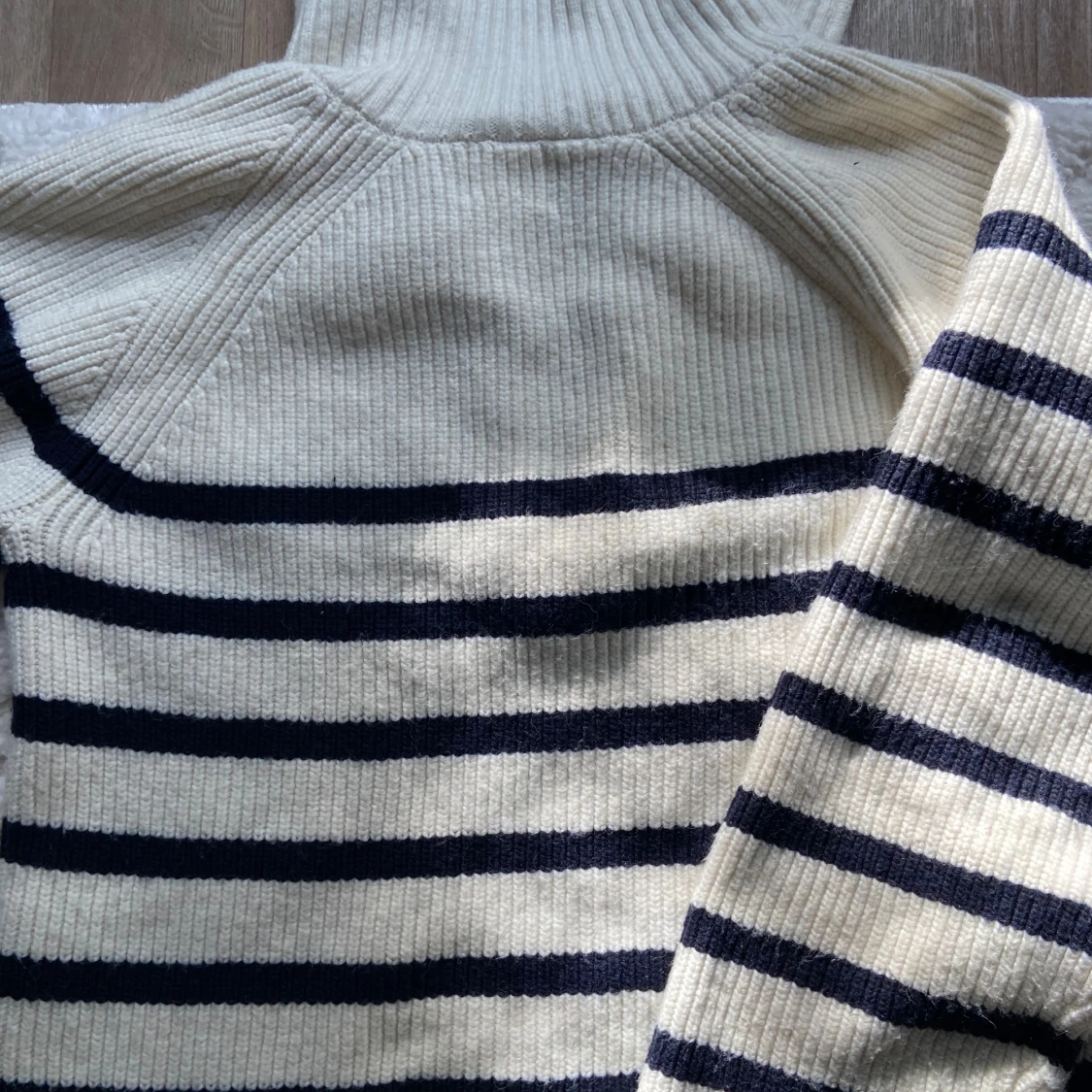 Ribbstickad tröja  - 2