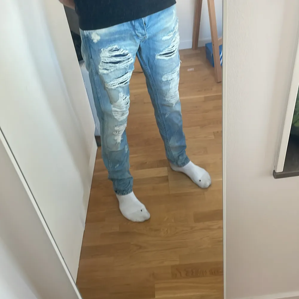 Bra skick sköna slitningar hör av dig vid funderingar . Jeans & Byxor.