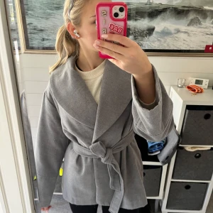 Kappa - Köpt på bikbok för mindre än ett år sedan🧡i jättefint skick och väldigt lite använd🧡