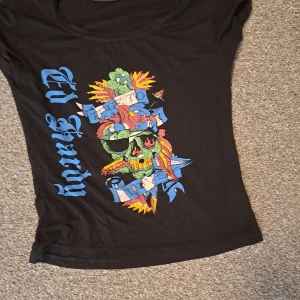 Ed hardy tröja - Snygg ed hardy t-shirt som har används väldigt fåtal gånger. Det står M men är perfekt för S