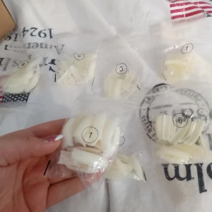 Nagel tippar  - Säljer massvis med nagel tippar, säljer alla för 100kr + frakt!