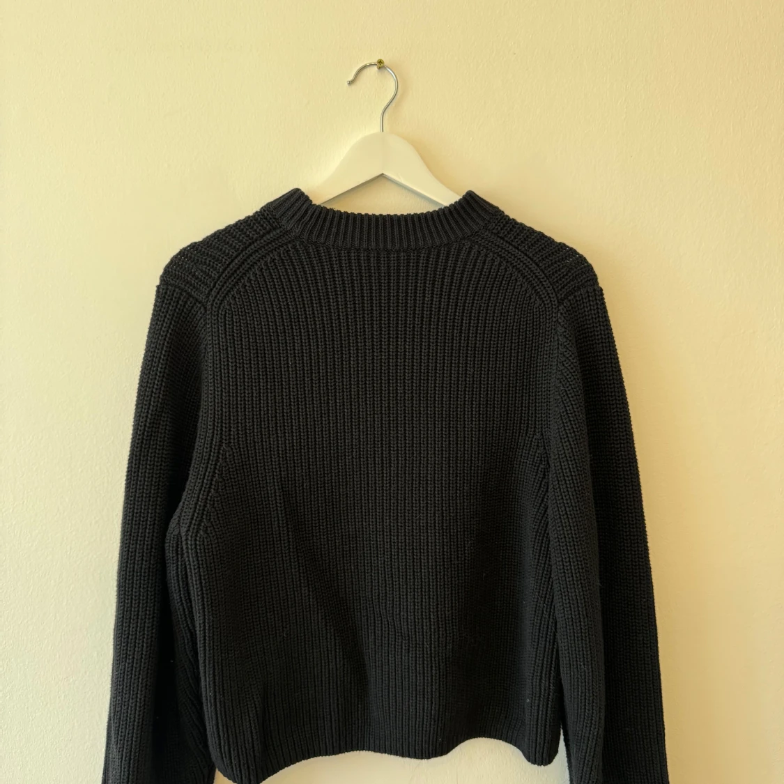 Svart stickad tröja från Weekday - 91