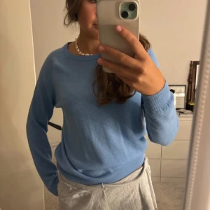 Zara tjocktröja - Skit snygg blå tjocktröja. Inte kommit till så mycket användning ❤️