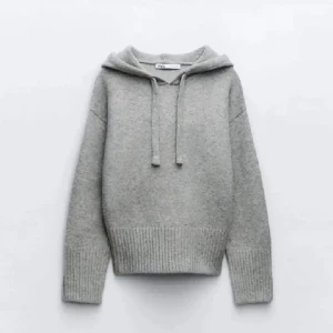 Stickad Zara - säljer min stickade zara tröja som inte finns på hemsidan längre. Säljer den då ja inte använder den, inga defekter.