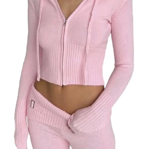 Catania byxor - Säljer dessa as snygga byxor från Catania i en perfekt rosa färg!💕 De är i nyskick och i storlek s. Notera att jag bara säljer byxorna 💕 fritt fram att trycka köp nu så hör jag av mig!💕