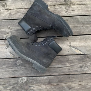 Timberland 6 Inch Premium Bkack - Condition 8/10, trades and negotiable price accepted