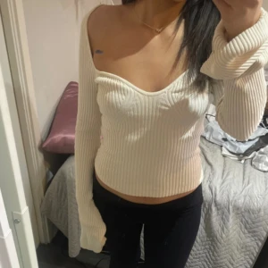 Tröja - Fin tröja köpt på plick men väldigt fint skick. Ärmarna är långa!!🫶🏻